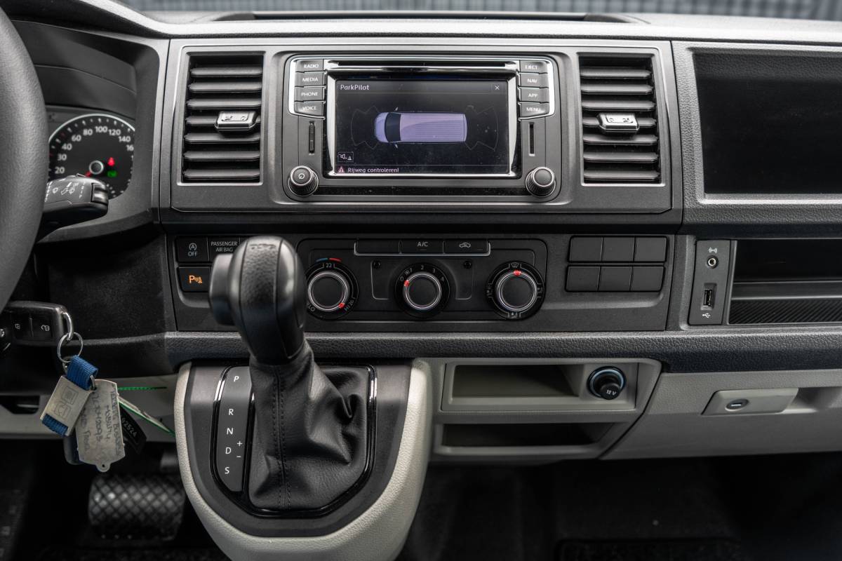 Volkswagen Transporter Volkswagen Transporter T6 2.0 TDI L1H1 | 150 PK | Automaat | Carplay | Cruise | PDC | Trekhaak