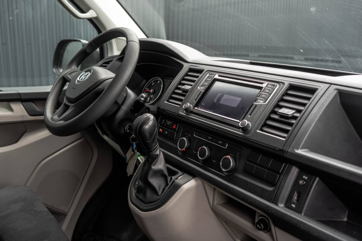 Volkswagen Transporter Volkswagen Transporter T6 2.0 TDI L1H1 | 150 PK | Automaat | Carplay | Cruise | PDC | Trekhaak