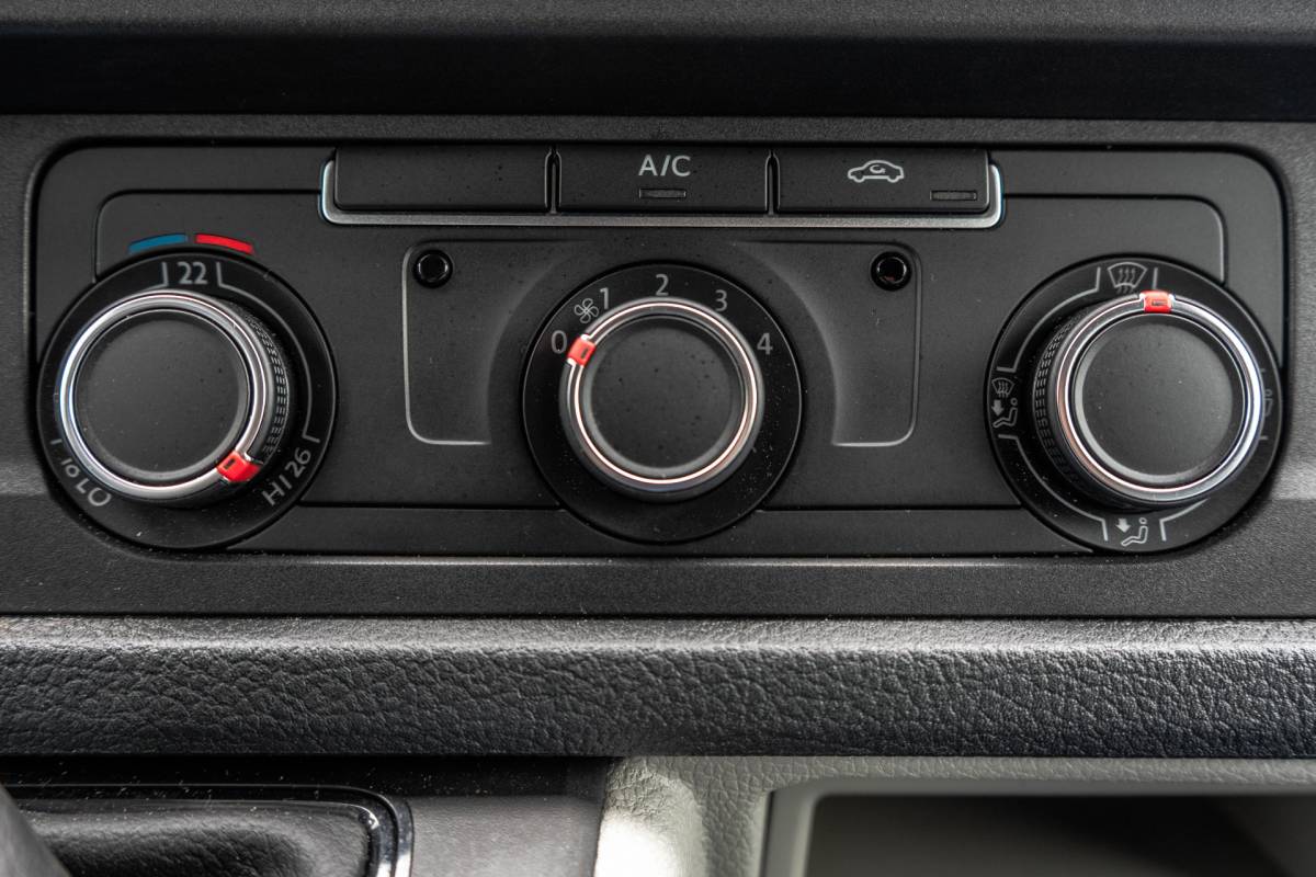 Volkswagen Transporter Volkswagen Transporter T6 2.0 TDI L1H1 | 150 PK | Automaat | Carplay | Cruise | PDC | Trekhaak