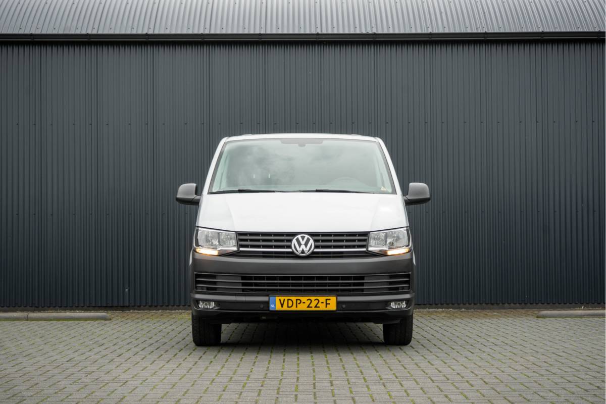 Volkswagen Transporter Volkswagen Transporter T6 2.0 TDI L1H1 | 150 PK | Automaat | Carplay | Cruise | PDC | Trekhaak