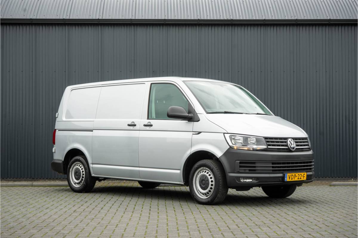 Volkswagen Transporter Volkswagen Transporter T6 2.0 TDI L1H1 | 150 PK | Automaat | Carplay | Cruise | PDC | Trekhaak