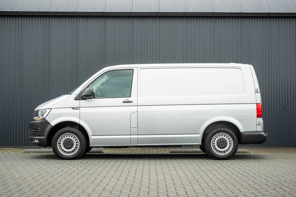 Volkswagen Transporter Volkswagen Transporter T6 2.0 TDI L1H1 | 150 PK | Automaat | Carplay | Cruise | PDC | Trekhaak