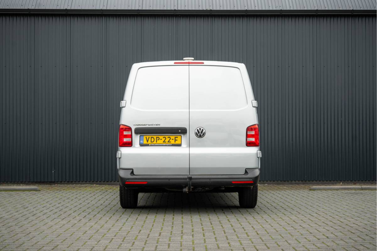 Volkswagen Transporter Volkswagen Transporter T6 2.0 TDI L1H1 | 150 PK | Automaat | Carplay | Cruise | PDC | Trekhaak