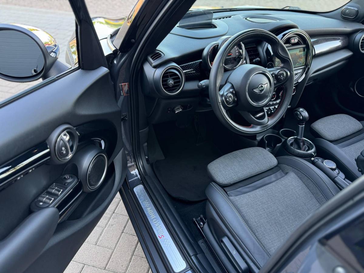 MINI Cooper S Mini Mini 2.0 Cooper S Chili Serious Business 192PK Automaat Panorama dak Airco navi cruise control keyless entry zeer nette