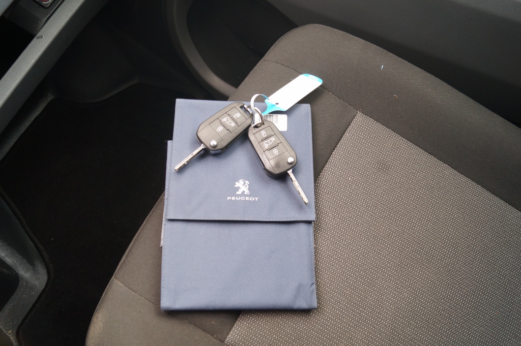 Peugeot Expert Peugeot Expert 1.5 BlueHDI Standard Premium -NAVI-AIRCO-TREKHAAK-