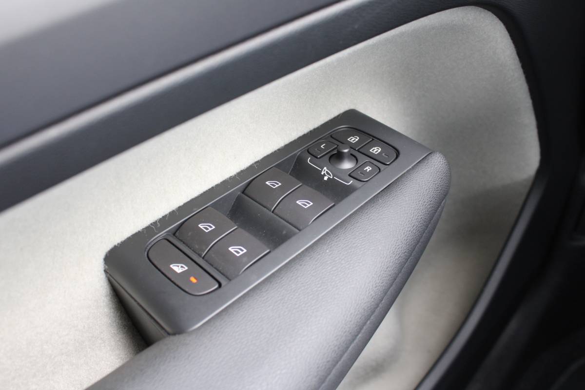Volvo XC40 Volvo XC40 T4 191PK Automaat Momentum | Adapt. Cruise | Blis | Verw. Voorstoelen & Stuurwiel | Leder | Camera | DAB |