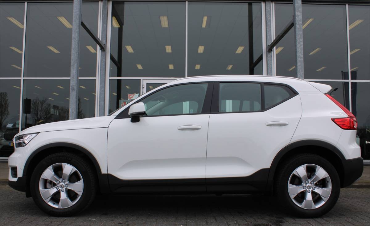 Volvo XC40 Volvo XC40 T4 191PK Automaat Momentum | Adapt. Cruise | Blis | Verw. Voorstoelen & Stuurwiel | Leder | Camera | DAB |