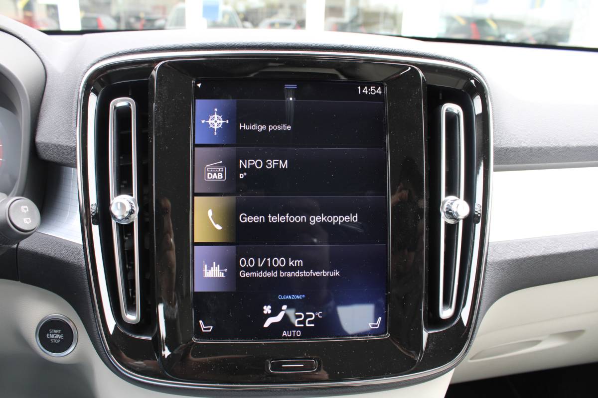 Volvo XC40 Volvo XC40 T4 191PK Automaat Momentum | Adapt. Cruise | Blis | Verw. Voorstoelen & Stuurwiel | Leder | Camera | DAB |