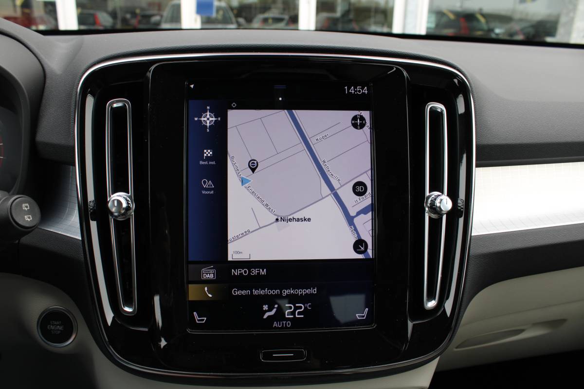 Volvo XC40 Volvo XC40 T4 191PK Automaat Momentum | Adapt. Cruise | Blis | Verw. Voorstoelen & Stuurwiel | Leder | Camera | DAB |