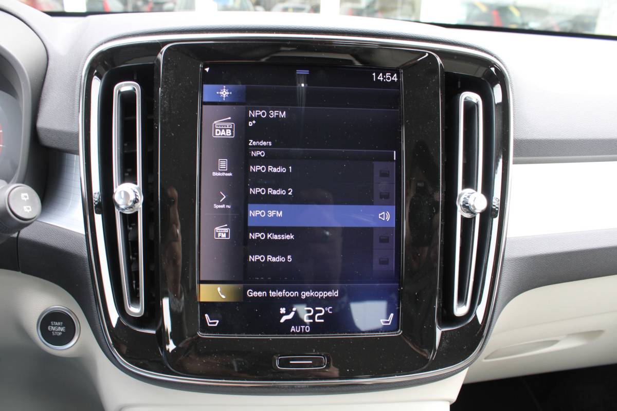 Volvo XC40 Volvo XC40 T4 191PK Automaat Momentum | Adapt. Cruise | Blis | Verw. Voorstoelen & Stuurwiel | Leder | Camera | DAB |