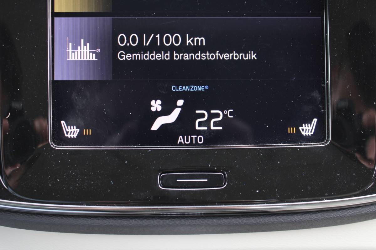 Volvo XC40 Volvo XC40 T4 191PK Automaat Momentum | Adapt. Cruise | Blis | Verw. Voorstoelen & Stuurwiel | Leder | Camera | DAB |