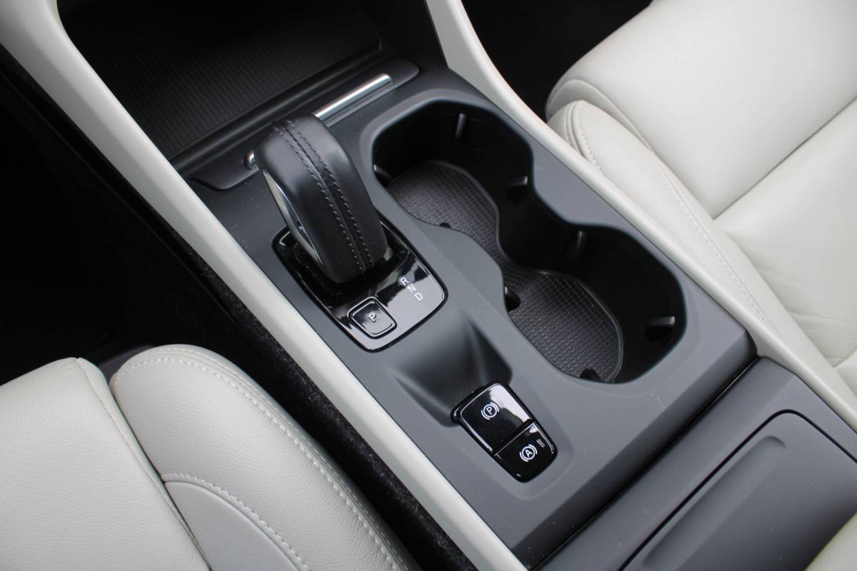 Volvo XC40 Volvo XC40 T4 191PK Automaat Momentum | Adapt. Cruise | Blis | Verw. Voorstoelen & Stuurwiel | Leder | Camera | DAB |