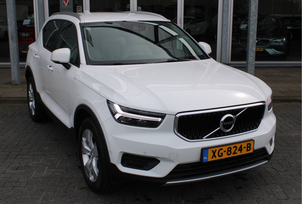 Volvo XC40 Volvo XC40 T4 191PK Automaat Momentum | Adapt. Cruise | Blis | Verw. Voorstoelen & Stuurwiel | Leder | Camera | DAB |