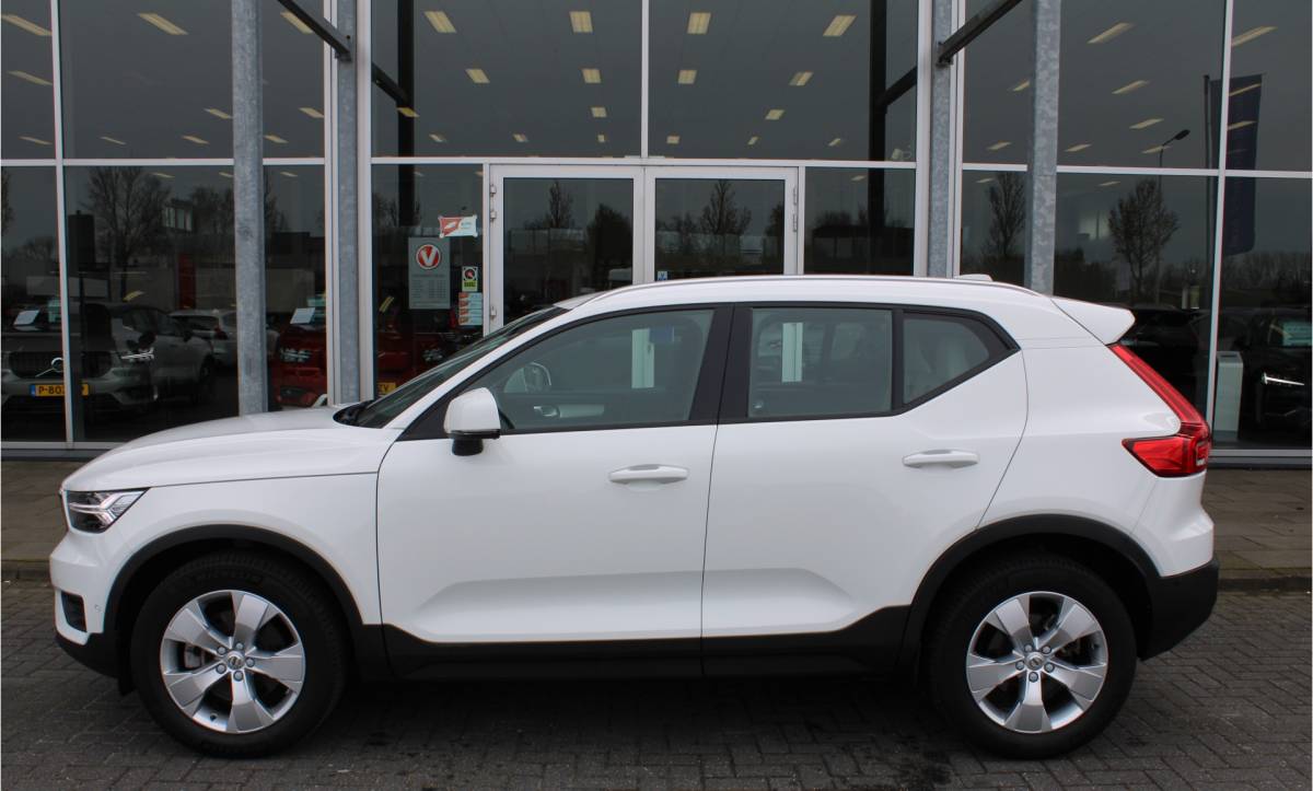 Volvo XC40 Volvo XC40 T4 191PK Automaat Momentum | Adapt. Cruise | Blis | Verw. Voorstoelen & Stuurwiel | Leder | Camera | DAB |