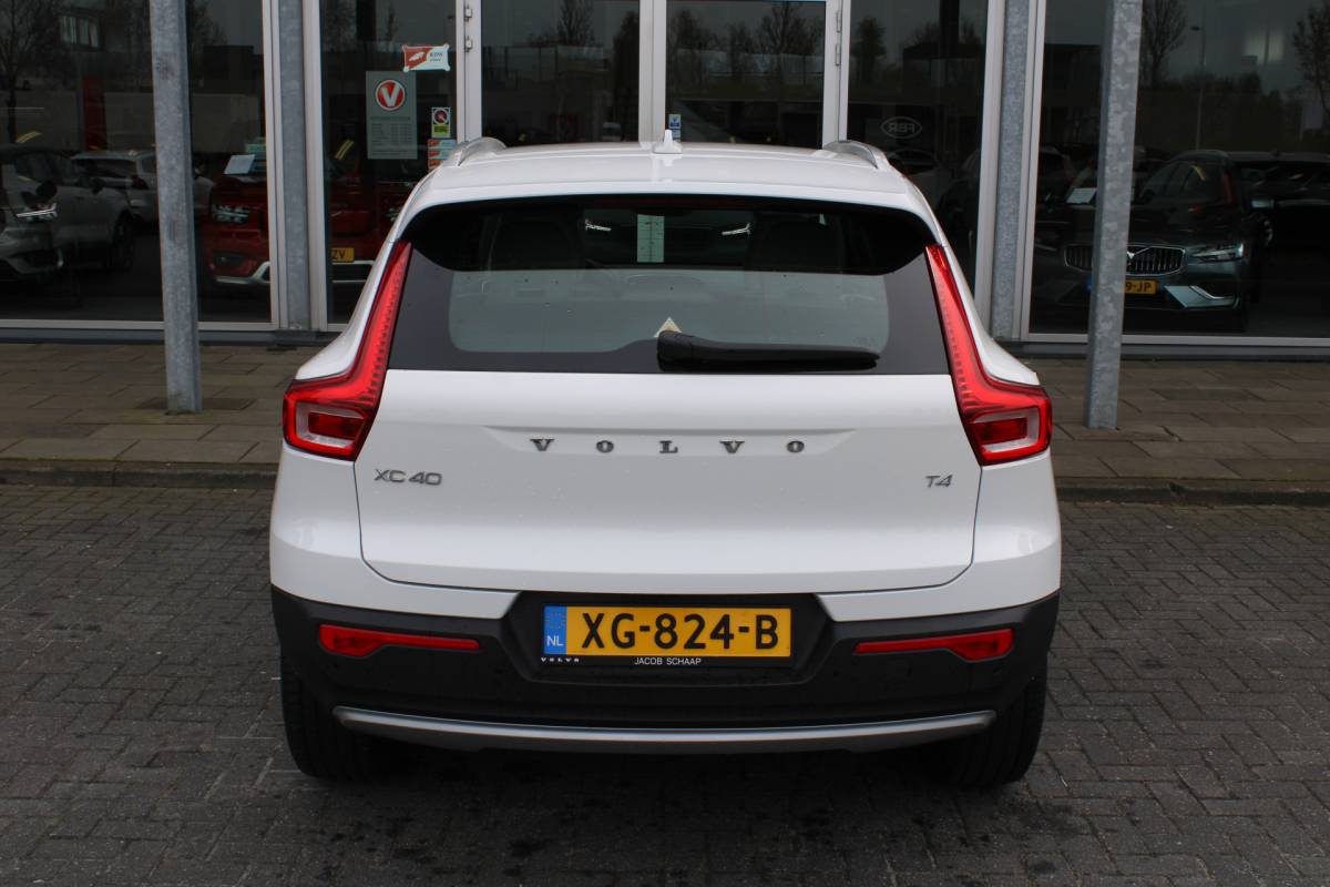 Volvo XC40 Volvo XC40 T4 191PK Automaat Momentum | Adapt. Cruise | Blis | Verw. Voorstoelen & Stuurwiel | Leder | Camera | DAB |