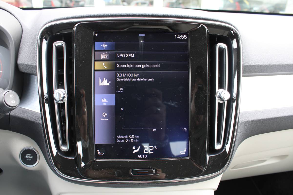 Volvo XC40 Volvo XC40 T4 191PK Automaat Momentum | Adapt. Cruise | Blis | Verw. Voorstoelen & Stuurwiel | Leder | Camera | DAB |
