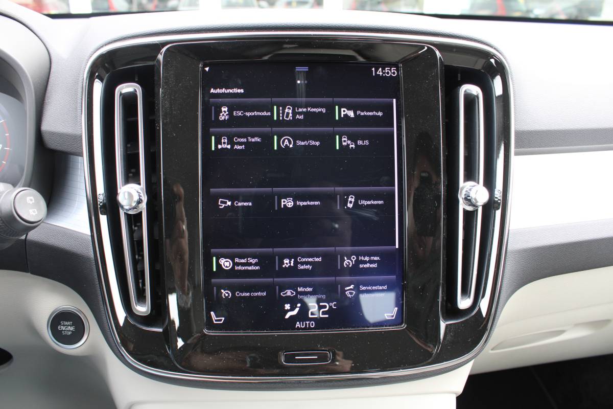 Volvo XC40 Volvo XC40 T4 191PK Automaat Momentum | Adapt. Cruise | Blis | Verw. Voorstoelen & Stuurwiel | Leder | Camera | DAB |