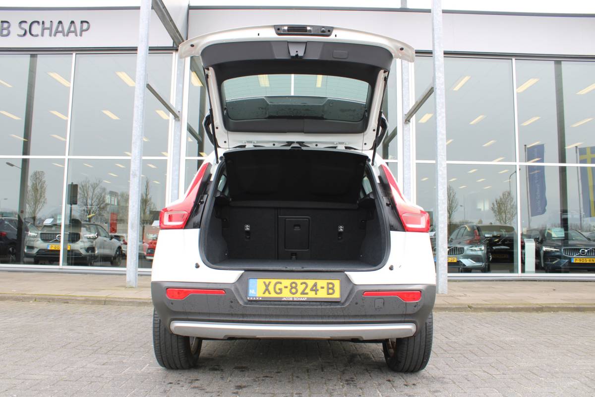 Volvo XC40 Volvo XC40 T4 191PK Automaat Momentum | Adapt. Cruise | Blis | Verw. Voorstoelen & Stuurwiel | Leder | Camera | DAB |