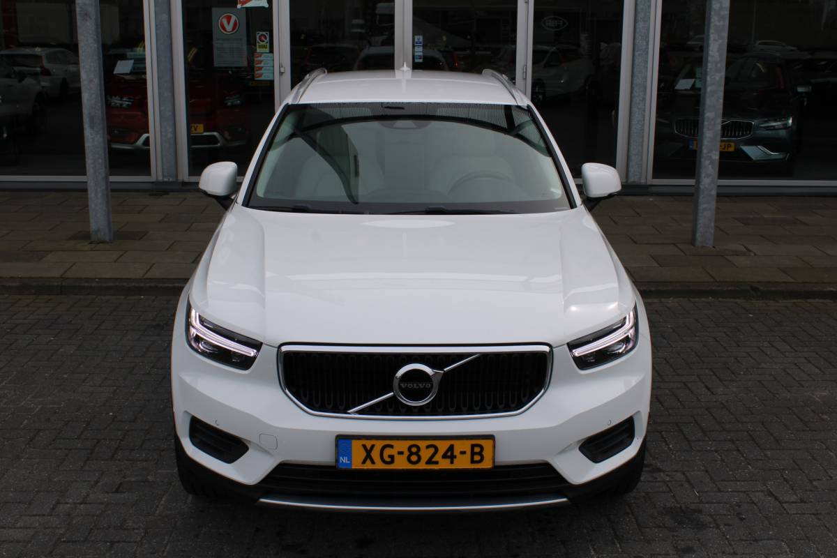 Volvo XC40 Volvo XC40 T4 191PK Automaat Momentum | Adapt. Cruise | Blis | Verw. Voorstoelen & Stuurwiel | Leder | Camera | DAB |