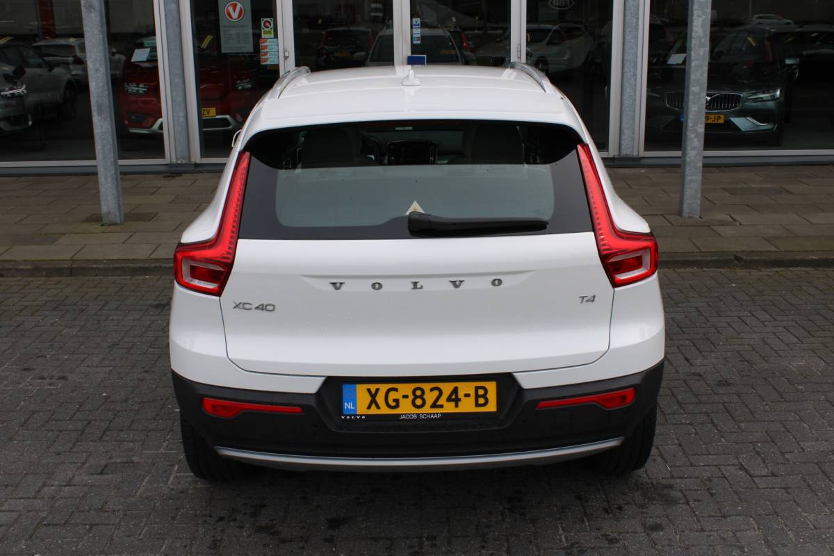 Volvo XC40 Volvo XC40 T4 191PK Automaat Momentum | Adapt. Cruise | Blis | Verw. Voorstoelen & Stuurwiel | Leder | Camera | DAB |
