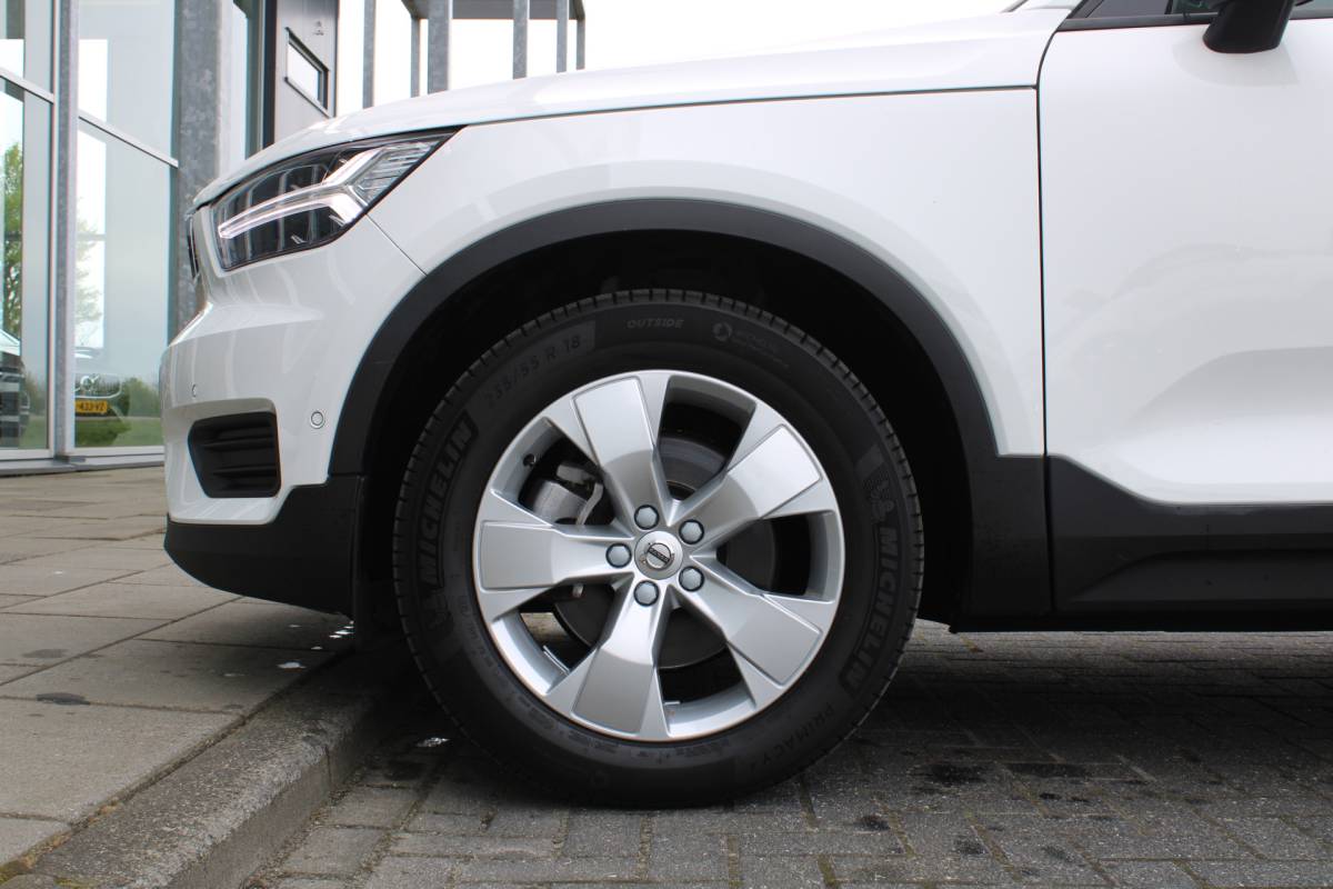 Volvo XC40 Volvo XC40 T4 191PK Automaat Momentum | Adapt. Cruise | Blis | Verw. Voorstoelen & Stuurwiel | Leder | Camera | DAB |