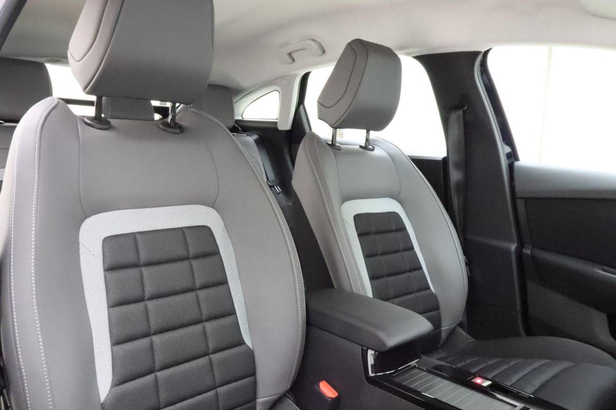 Citroën ë-C4 Citroen Ë-C4 Business 156pk Extended range 54 kWh | Navigatie | Keyless Entry | Climate control | Lichtmetalen velgen | Stoel & Voorruitverwarming | Camera Achter |