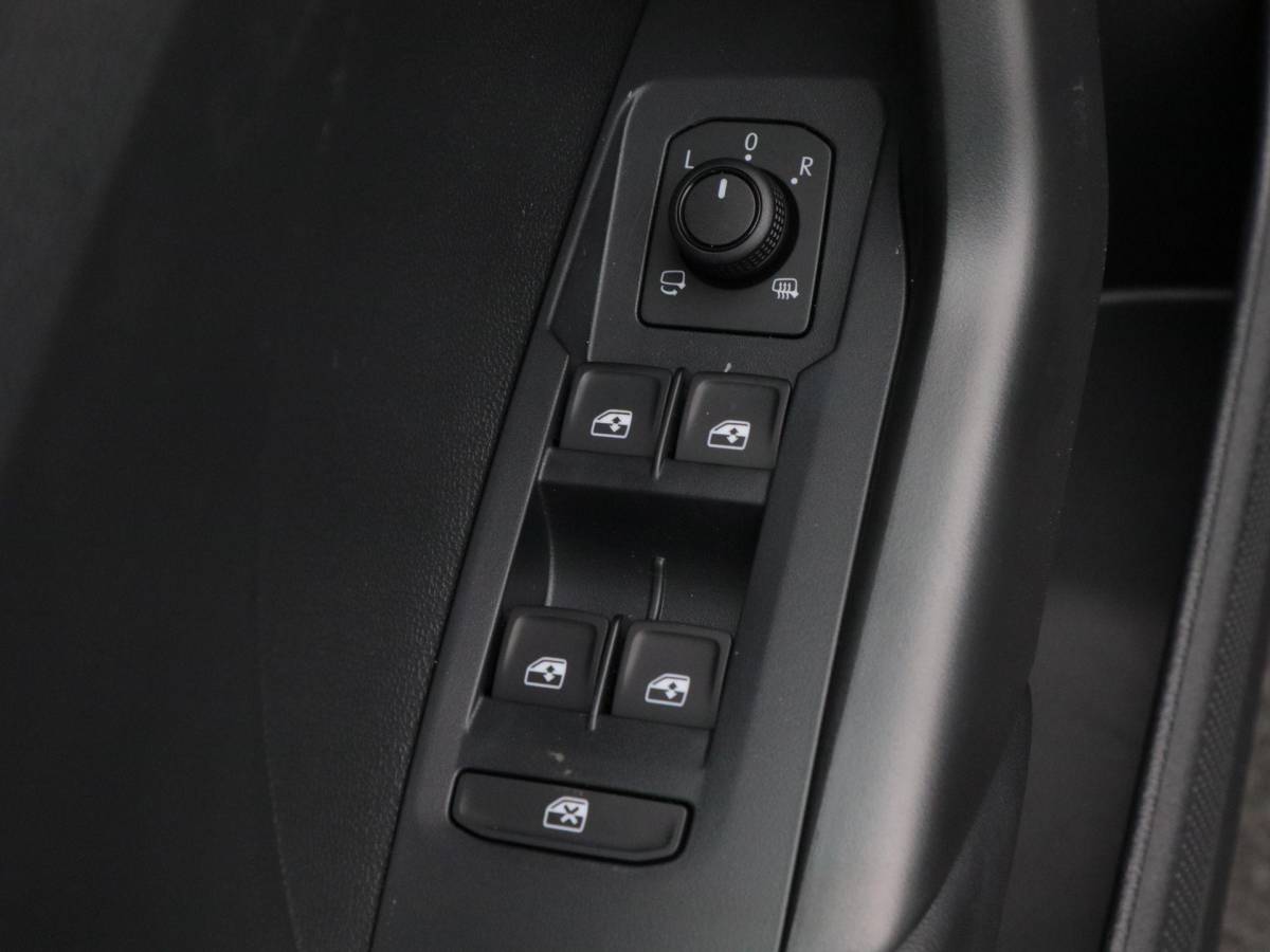 Volkswagen T-Cross Volkswagen T-Cross Life Edition 1.0 TSI 95 PK | Stoelverwarming | Camera | Adaptieve Cruise Control |
