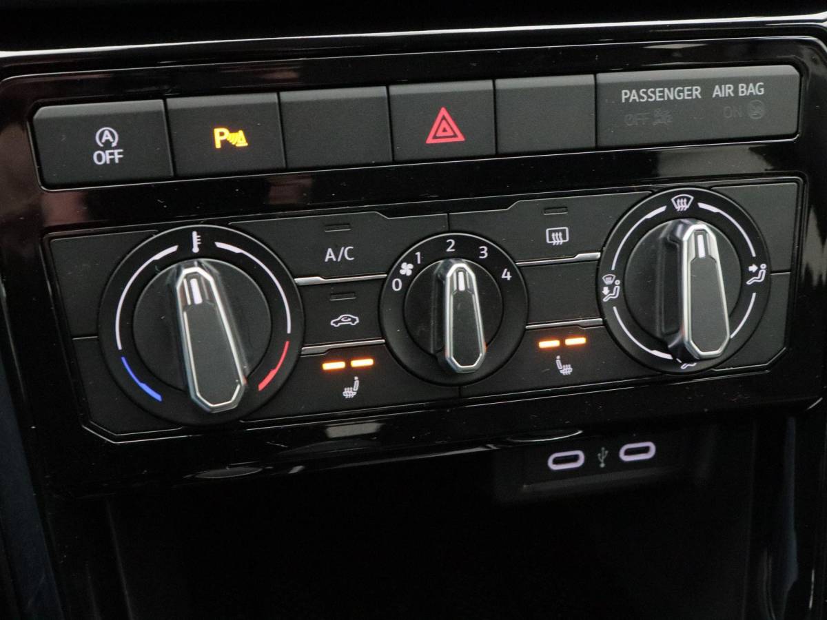 Volkswagen T-Cross Volkswagen T-Cross Life Edition 1.0 TSI 95 PK | Stoelverwarming | Camera | Adaptieve Cruise Control |