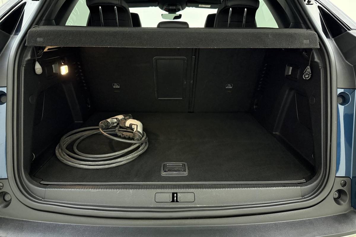 Peugeot 3008 Peugeot 3008 1.6 HYbrid 225 GT Automaat | Navigatie | Trekhaak | Climate Control | Cruise Control Adaptie | Keyless entry en Start | Zwart Dak | Camera