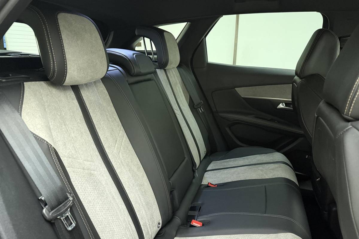 Peugeot 3008 Peugeot 3008 1.6 HYbrid 225 GT Automaat | Navigatie | Trekhaak | Climate Control | Cruise Control Adaptie | Keyless entry en Start | Zwart Dak | Camera