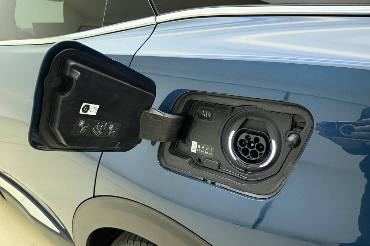 Peugeot 3008 Peugeot 3008 1.6 HYbrid 225 GT Automaat | Navigatie | Trekhaak | Climate Control | Cruise Control Adaptie | Keyless entry en Start | Zwart Dak | Camera