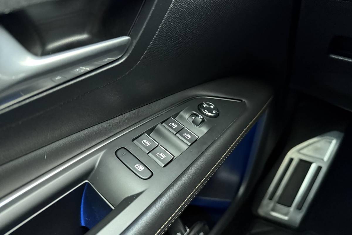 Peugeot 3008 Peugeot 3008 1.6 HYbrid 225 GT Automaat | Navigatie | Trekhaak | Climate Control | Cruise Control Adaptie | Keyless entry en Start | Zwart Dak | Camera