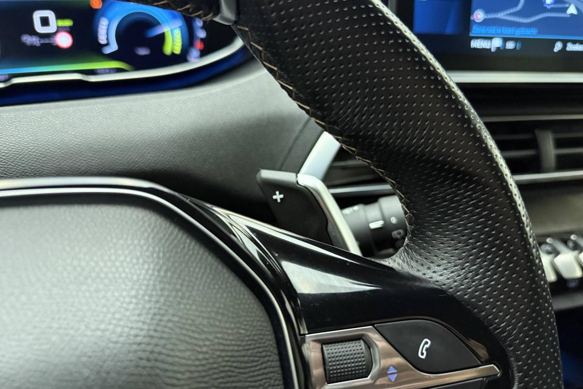 Peugeot 3008 Peugeot 3008 1.6 HYbrid 225 GT Automaat | Navigatie | Trekhaak | Climate Control | Cruise Control Adaptie | Keyless entry en Start | Zwart Dak | Camera