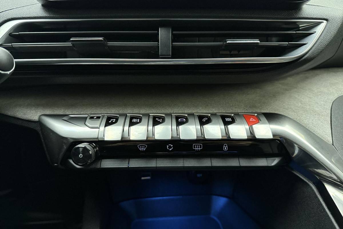 Peugeot 3008 Peugeot 3008 1.6 HYbrid 225 GT Automaat | Navigatie | Trekhaak | Climate Control | Cruise Control Adaptie | Keyless entry en Start | Zwart Dak | Camera