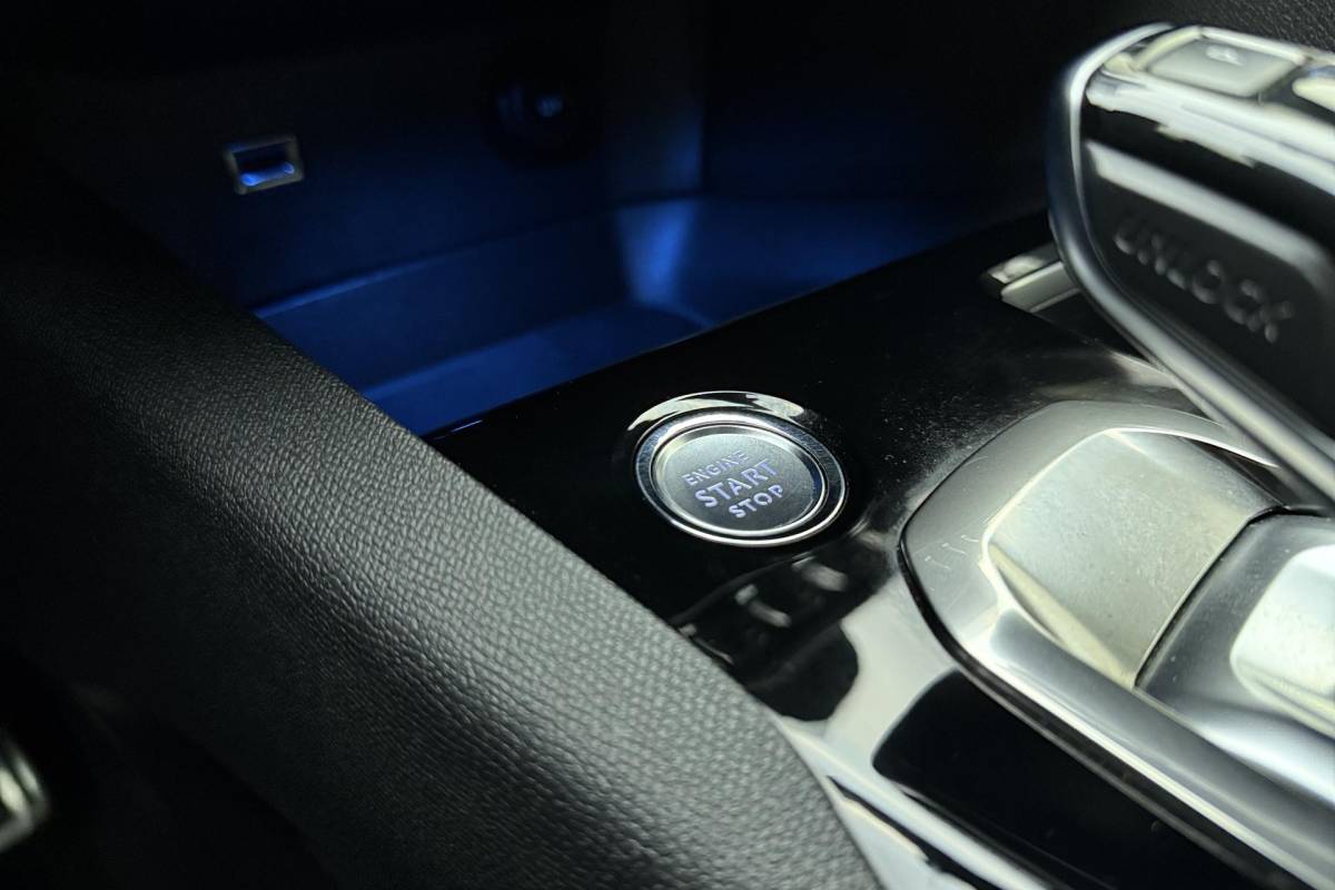 Peugeot 3008 Peugeot 3008 1.6 HYbrid 225 GT Automaat | Navigatie | Trekhaak | Climate Control | Cruise Control Adaptie | Keyless entry en Start | Zwart Dak | Camera