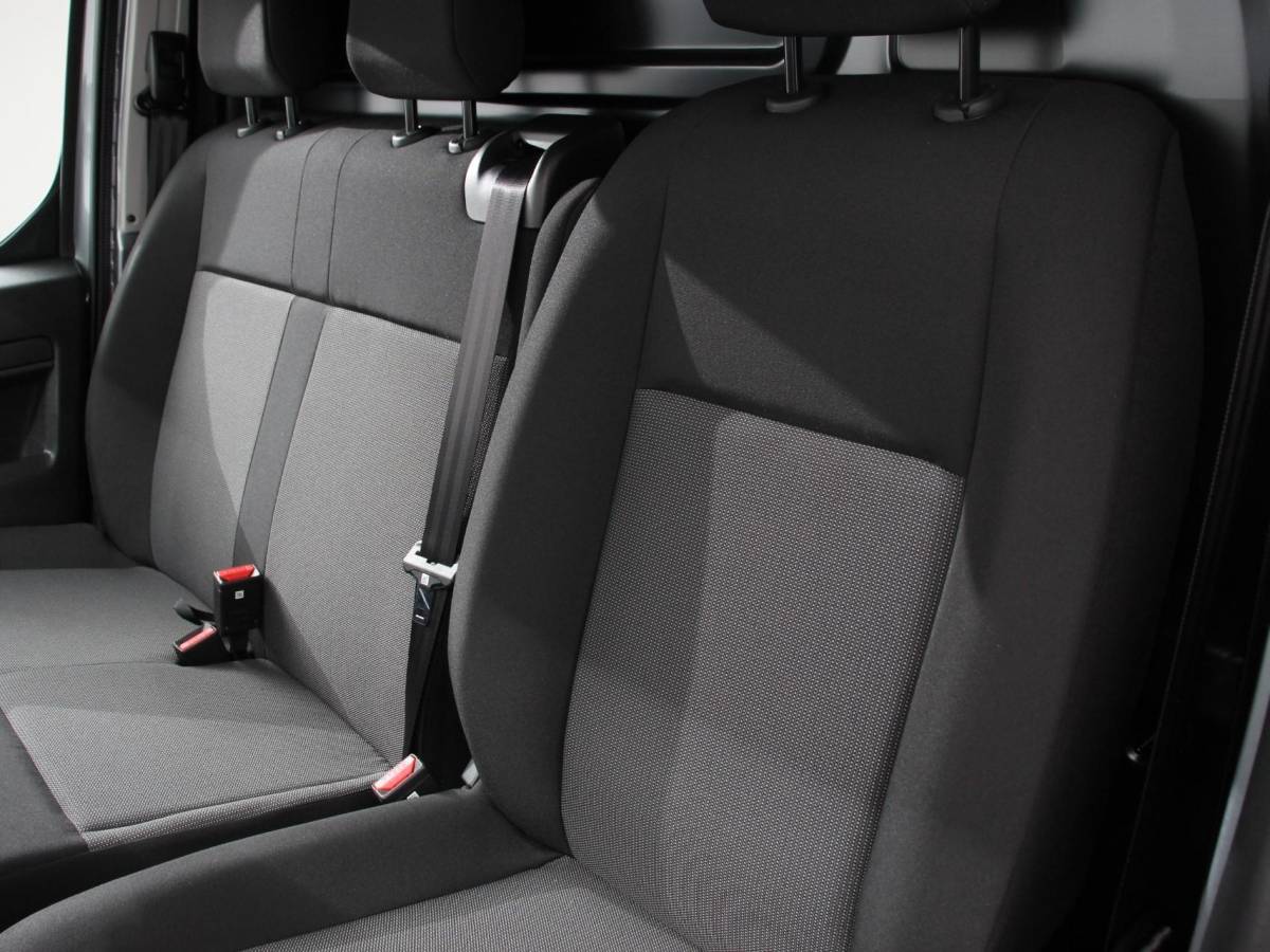 Opel Vivaro Opel Vivaro 2.0 BlueHDi 180 S&S L3 Automaat Apple Carplay /  Android Auto Parkeersensoren V+A Trekhaak Camera Navigatie Cruise Control LED koplampen houten afwerking laadruimte