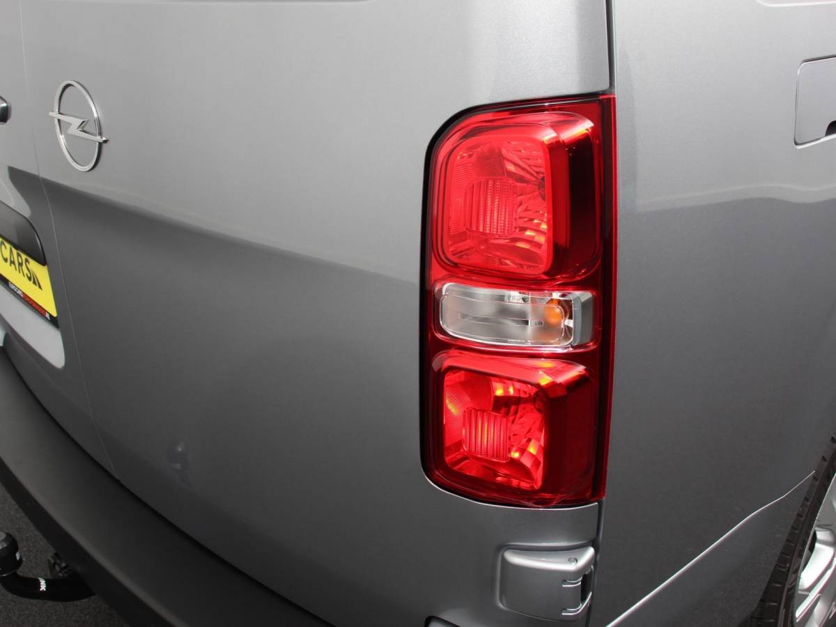 Opel Vivaro Opel Vivaro 2.0 BlueHDi 180 S&S L3 Automaat Apple Carplay /  Android Auto Parkeersensoren V+A Trekhaak Camera Navigatie Cruise Control LED koplampen houten afwerking laadruimte