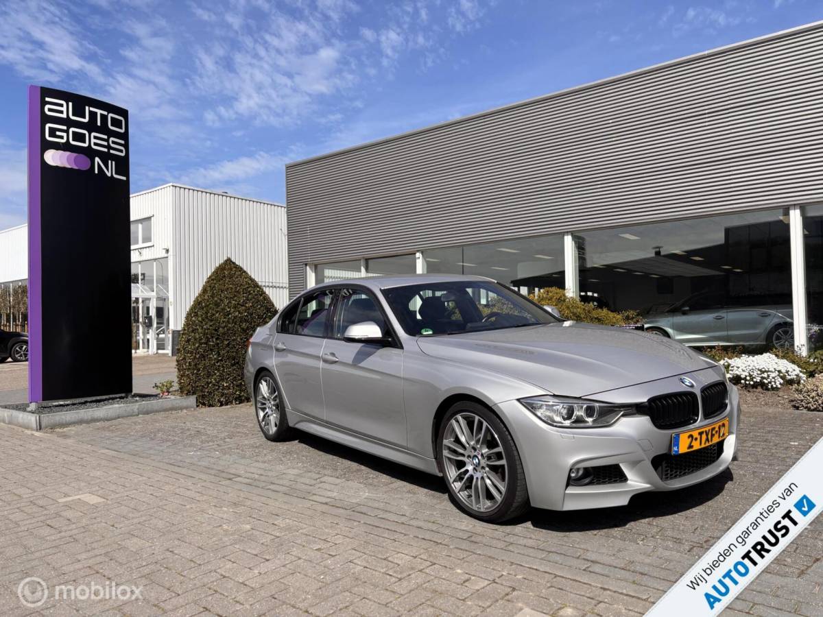 BMW 3 Serie BMW 3-serie 320i M-Pakket Performance Head up Leer