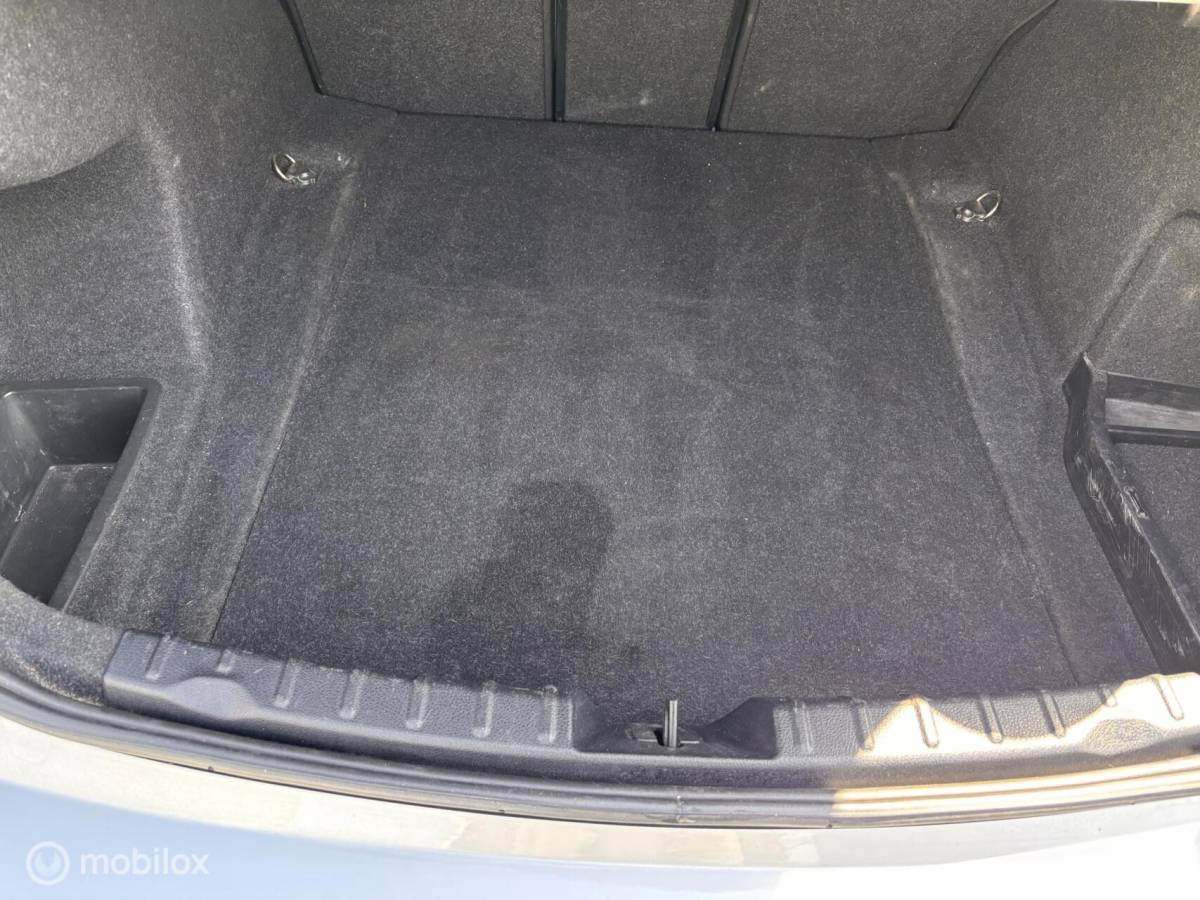 BMW 3 Serie BMW 3-serie 320i M-Pakket Performance Head up Leer