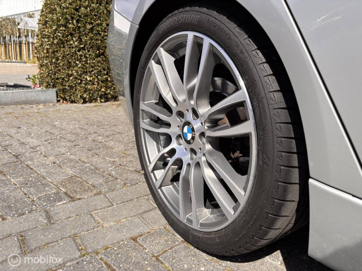 BMW 3 Serie BMW 3-serie 320i M-Pakket Performance Head up Leer