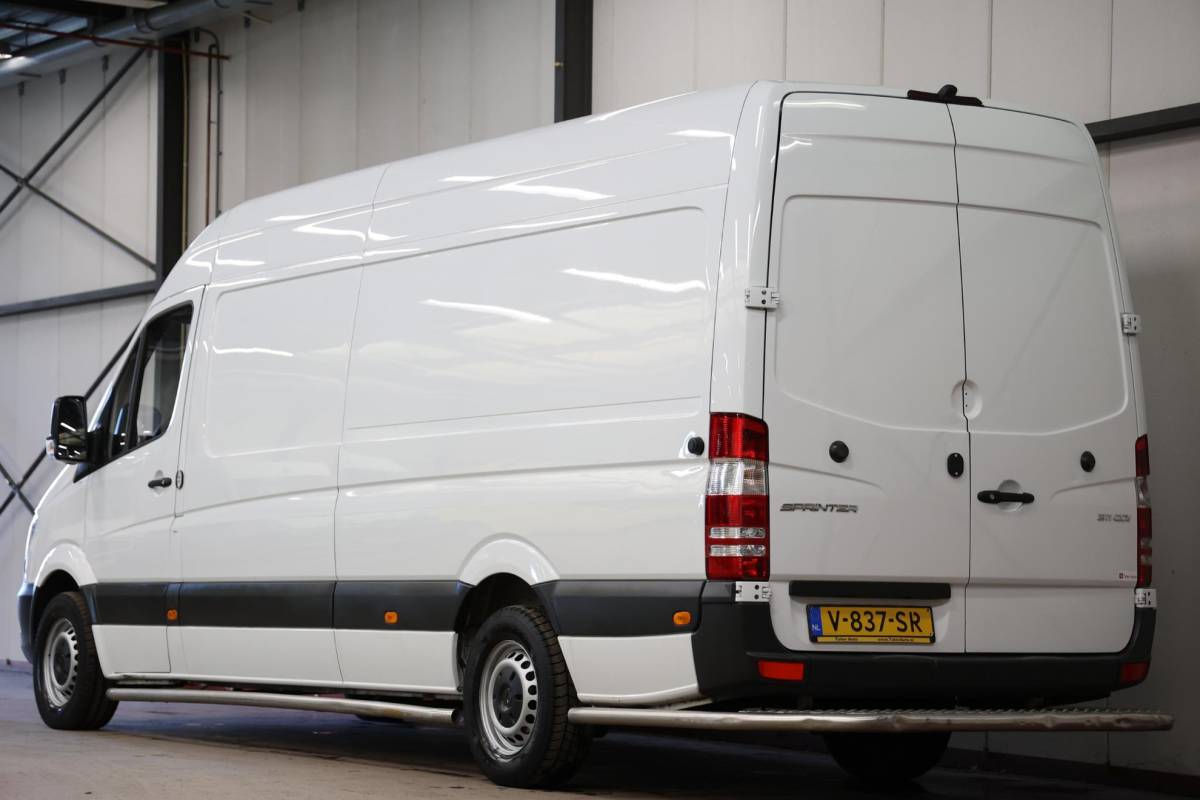 Mercedes-Benz Sprinter Mercedes-Benz Sprinter 311 2.2 CDI AUTOMAAT L3H2 POST NL EURO 6