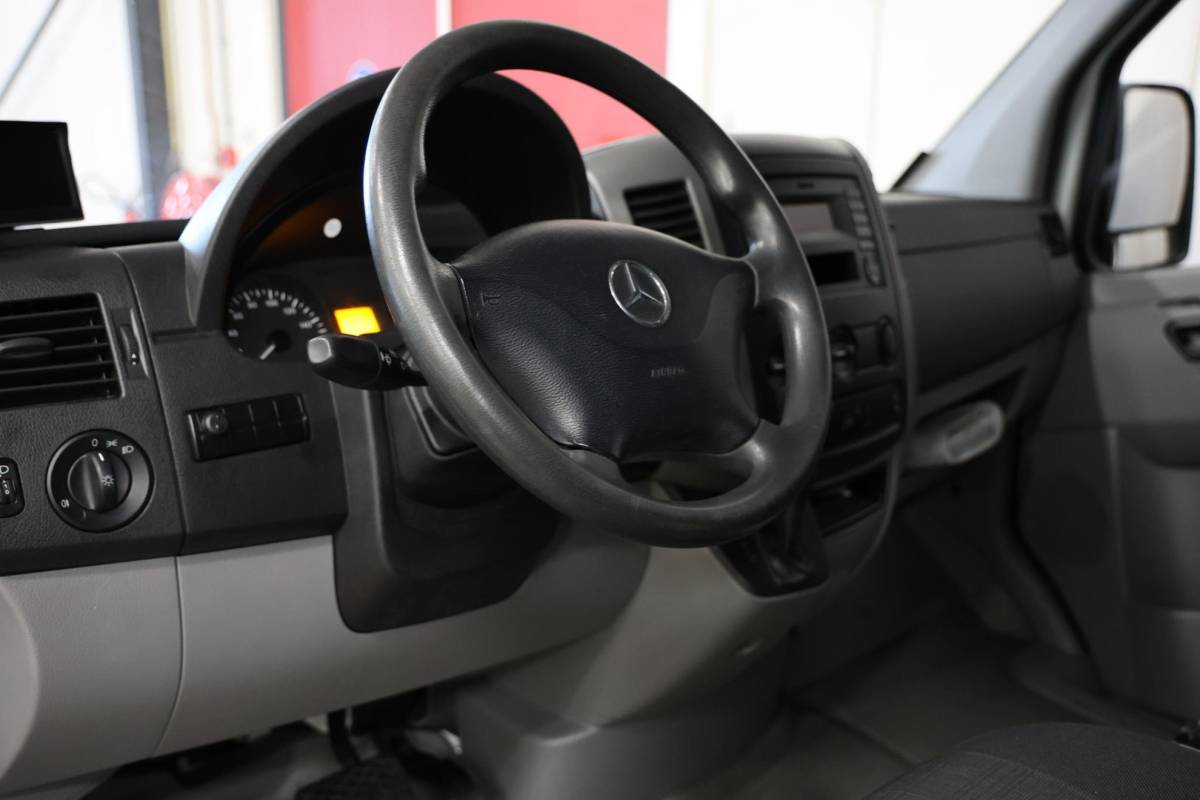 Mercedes-Benz Sprinter Mercedes-Benz Sprinter 311 2.2 CDI AUTOMAAT L3H2 POST NL EURO 6