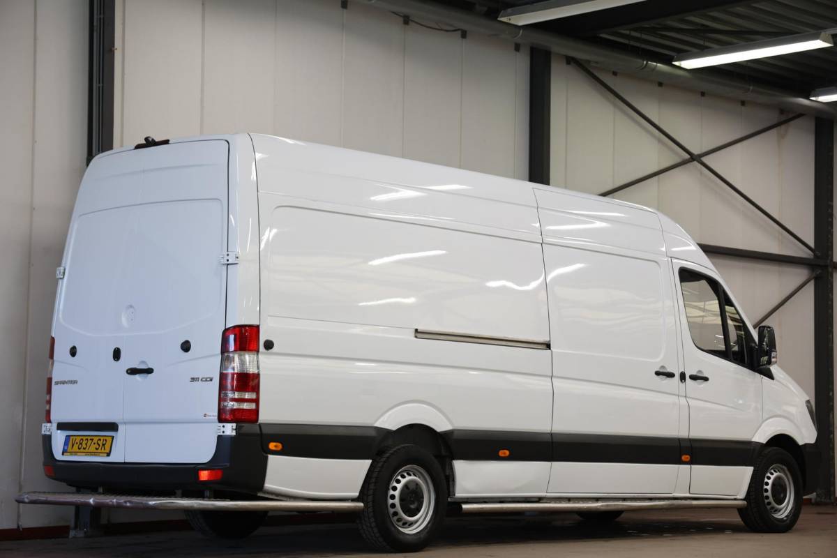 Mercedes-Benz Sprinter Mercedes-Benz Sprinter 311 2.2 CDI AUTOMAAT L3H2 POST NL EURO 6