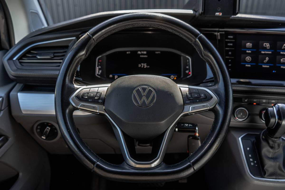 Volkswagen Transporter Volkswagen Transporter T6.1 2.0 TDI BULLI | L1H1 | 150PK | LED | Automaat | Camera | Carplay | PDC | Trekhaak
