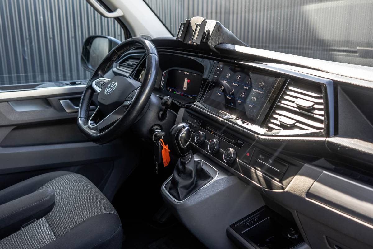 Volkswagen Transporter Volkswagen Transporter T6.1 2.0 TDI BULLI | L1H1 | 150PK | LED | Automaat | Camera | Carplay | PDC | Trekhaak