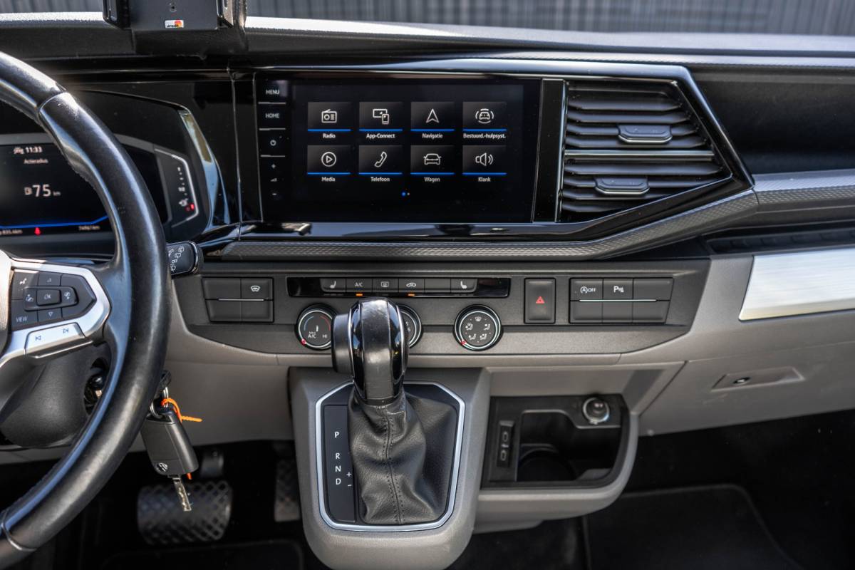 Volkswagen Transporter Volkswagen Transporter T6.1 2.0 TDI BULLI | L1H1 | 150PK | LED | Automaat | Camera | Carplay | PDC | Trekhaak