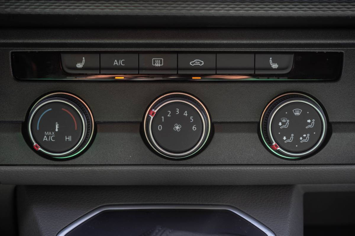 Volkswagen Transporter Volkswagen Transporter T6.1 2.0 TDI BULLI | L1H1 | 150PK | LED | Automaat | Camera | Carplay | PDC | Trekhaak