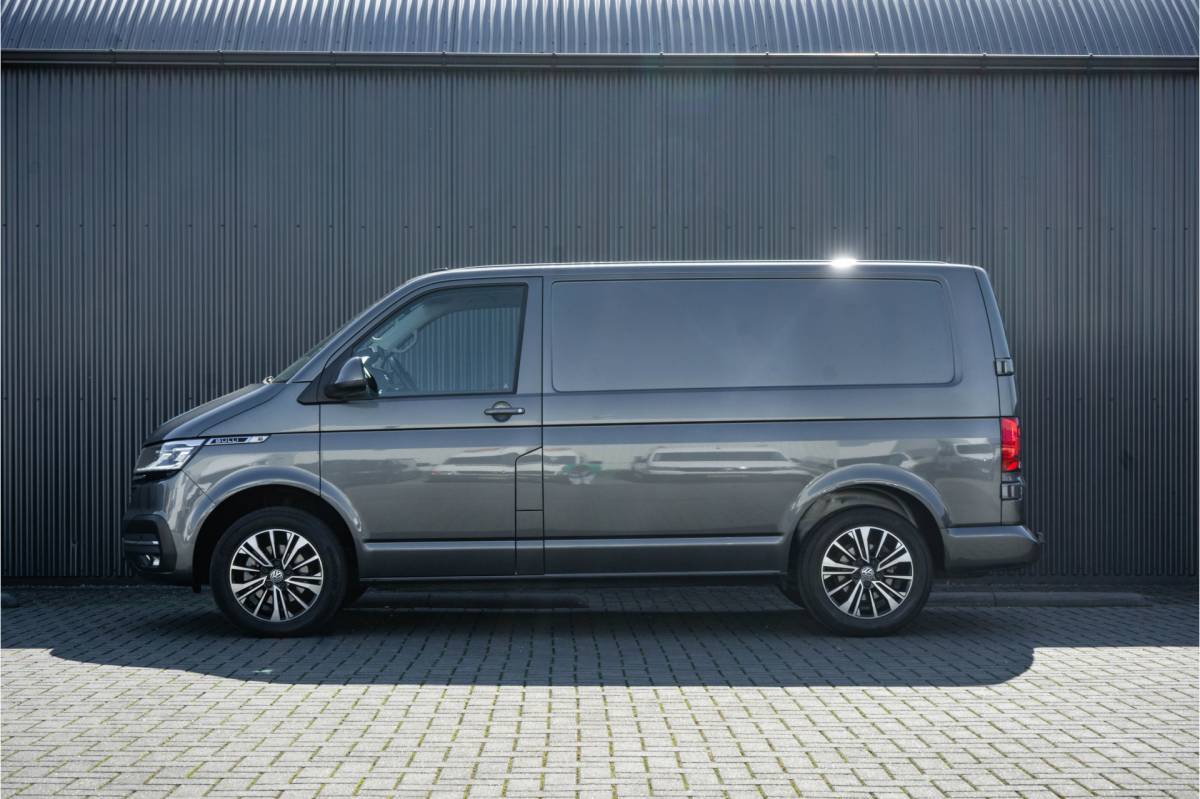 Volkswagen Transporter Volkswagen Transporter T6.1 2.0 TDI BULLI | L1H1 | 150PK | LED | Automaat | Camera | Carplay | PDC | Trekhaak