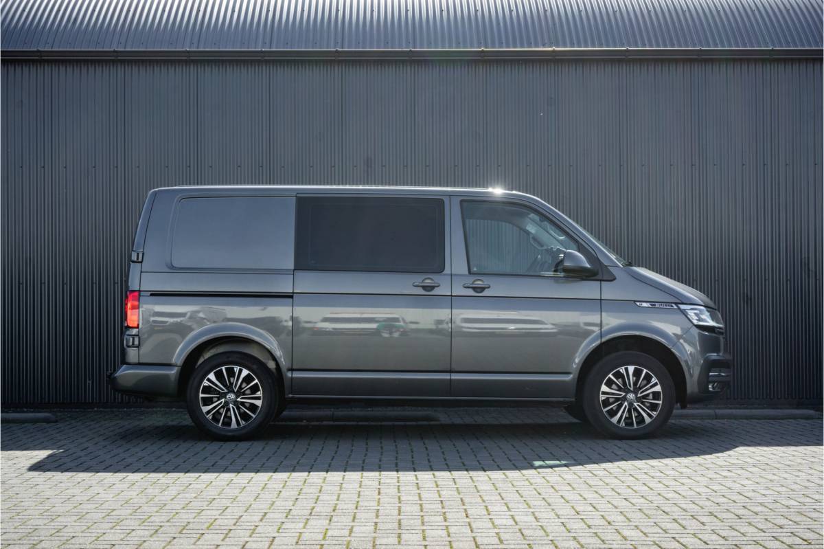 Volkswagen Transporter Volkswagen Transporter T6.1 2.0 TDI BULLI | L1H1 | 150PK | LED | Automaat | Camera | Carplay | PDC | Trekhaak