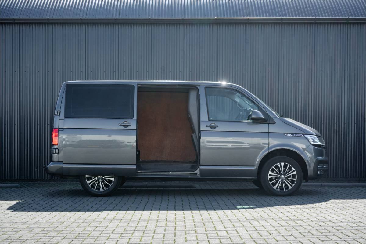 Volkswagen Transporter Volkswagen Transporter T6.1 2.0 TDI BULLI | L1H1 | 150PK | LED | Automaat | Camera | Carplay | PDC | Trekhaak